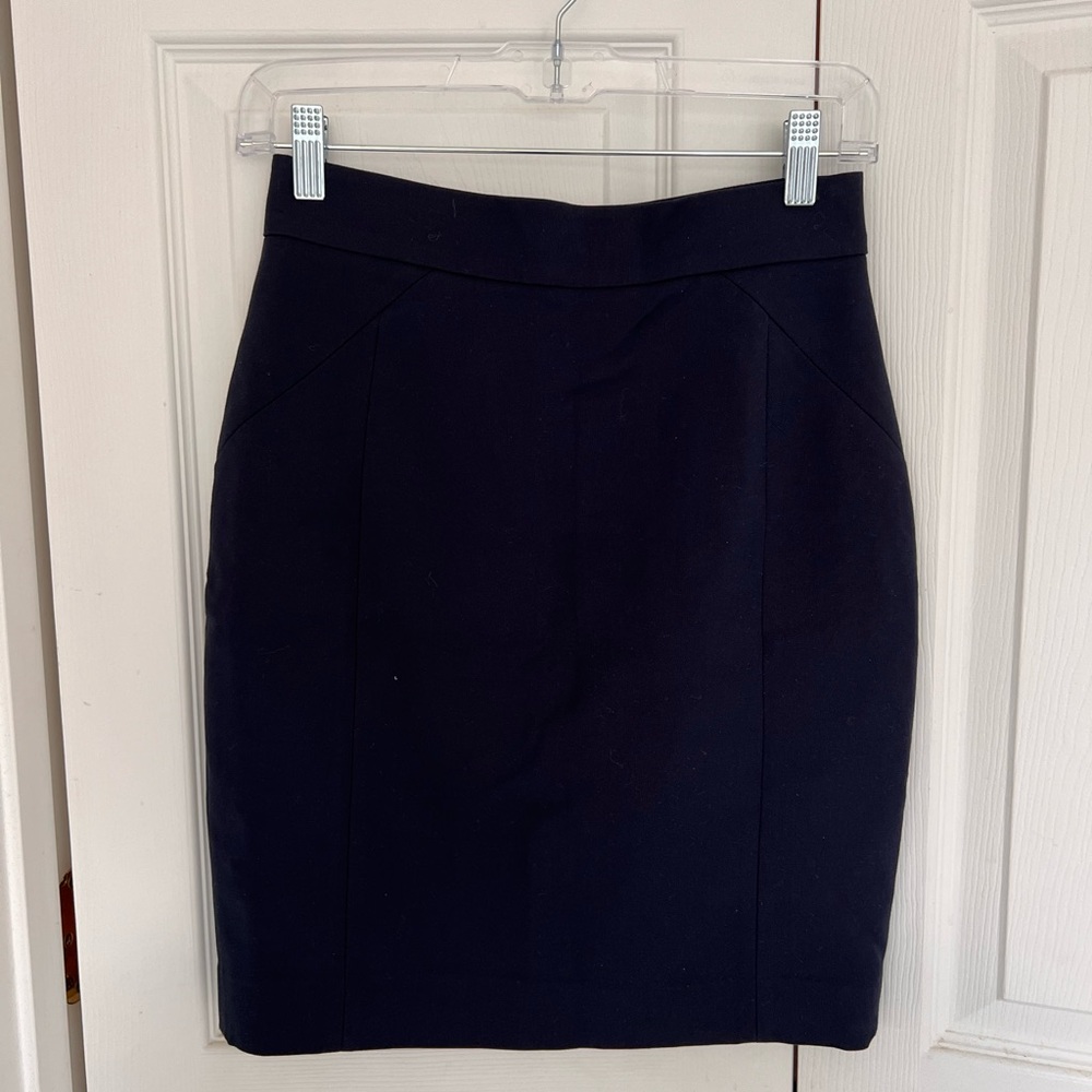 H&M Navy skirt. Size 6